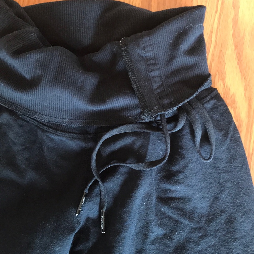 LuluLemon Cropped Yoga Pants Size 2